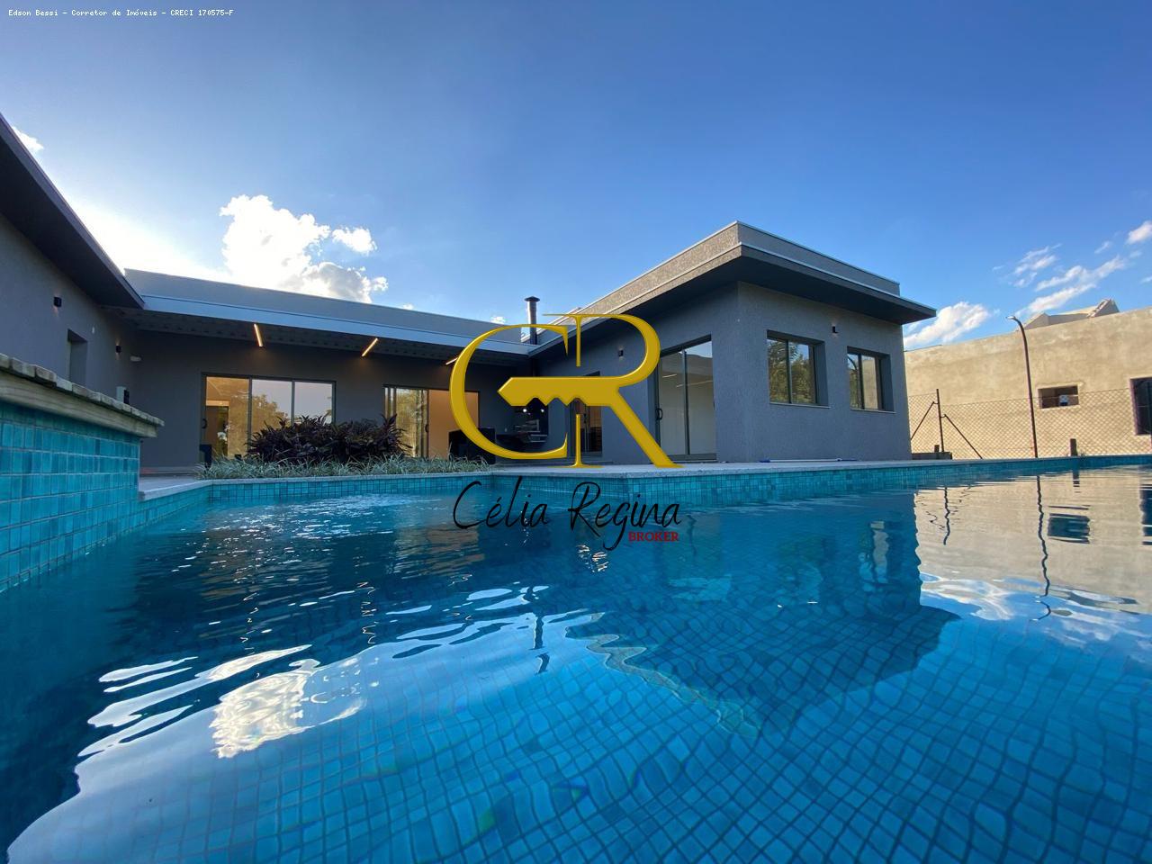 Casa em Condomínio