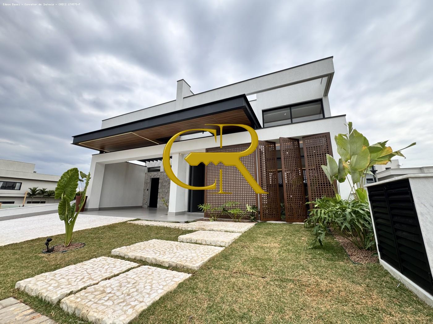 Casa em Condom�nio