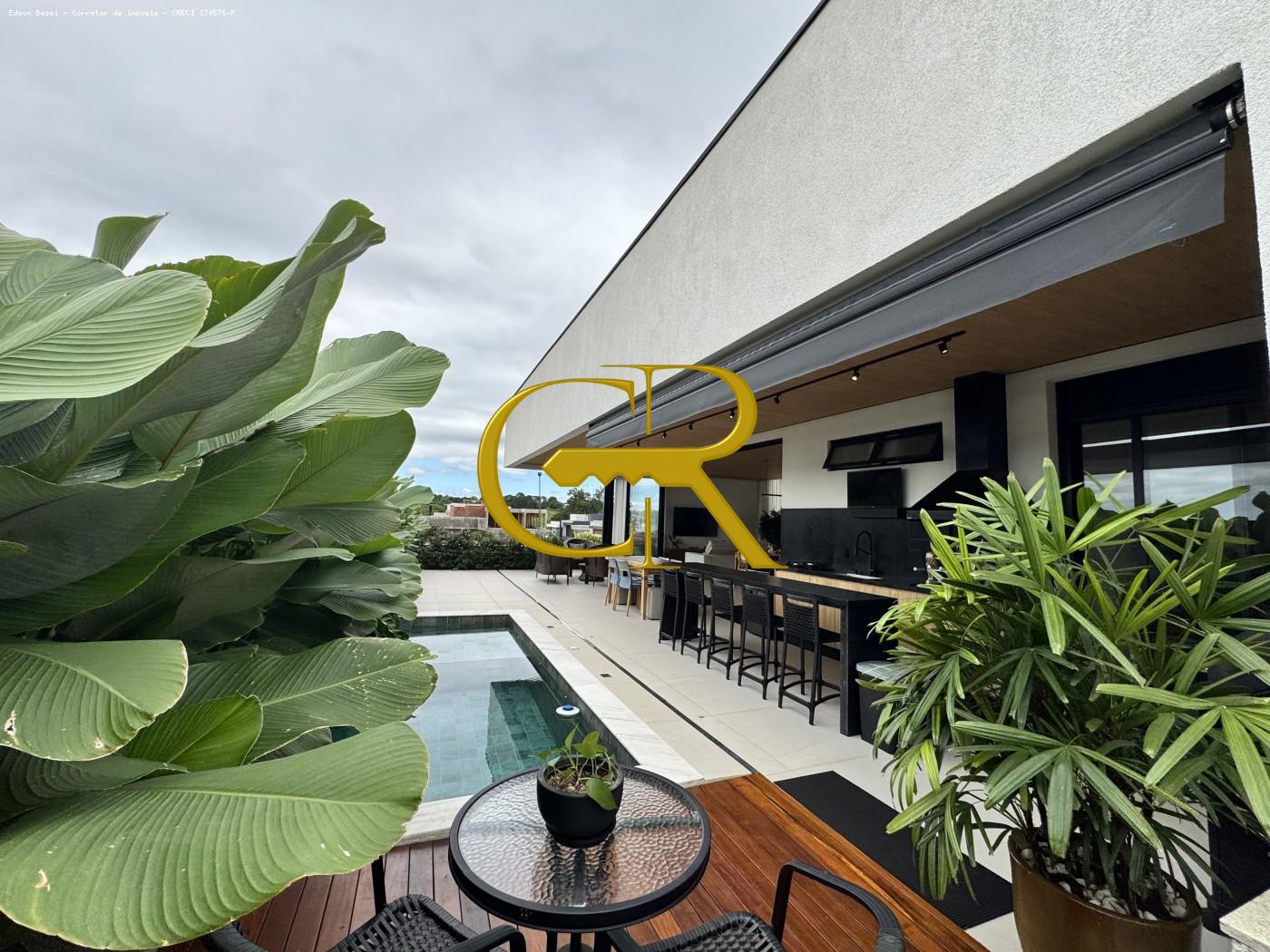 Casa em Condom�nio